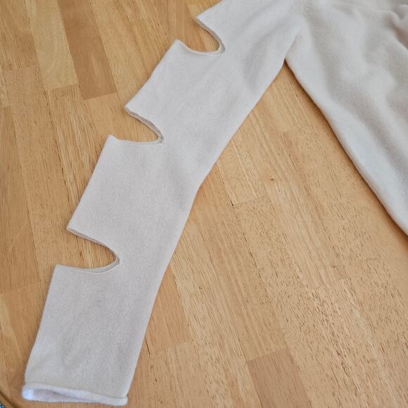 Skull Cashmere Slash Sleeve Sweater Cream Sz M FLAWS - Picture 12 of 16